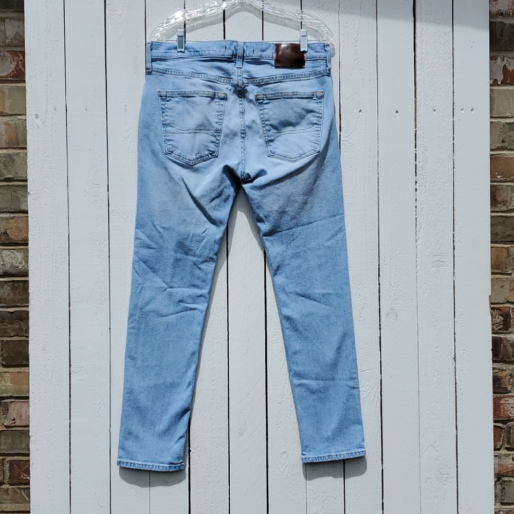 Hollister Jean - Picture 5 of 7